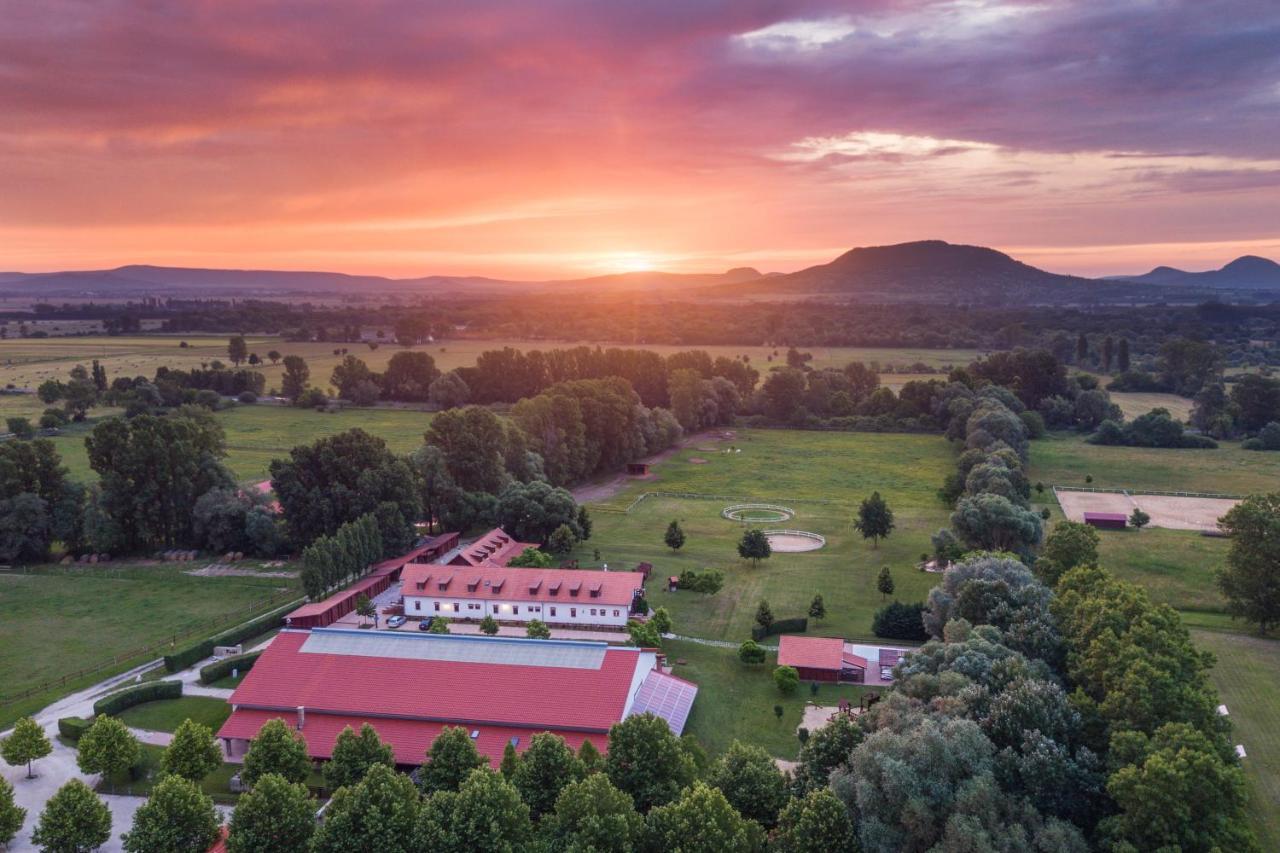 Matild Country Hotel Nemesvita Exterior foto