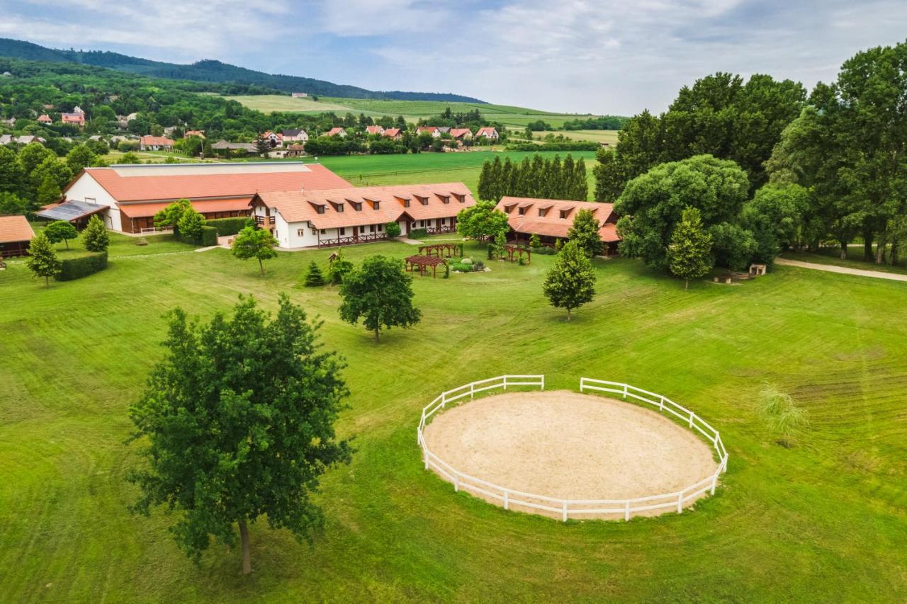 Matild Country Hotel Nemesvita Exterior foto